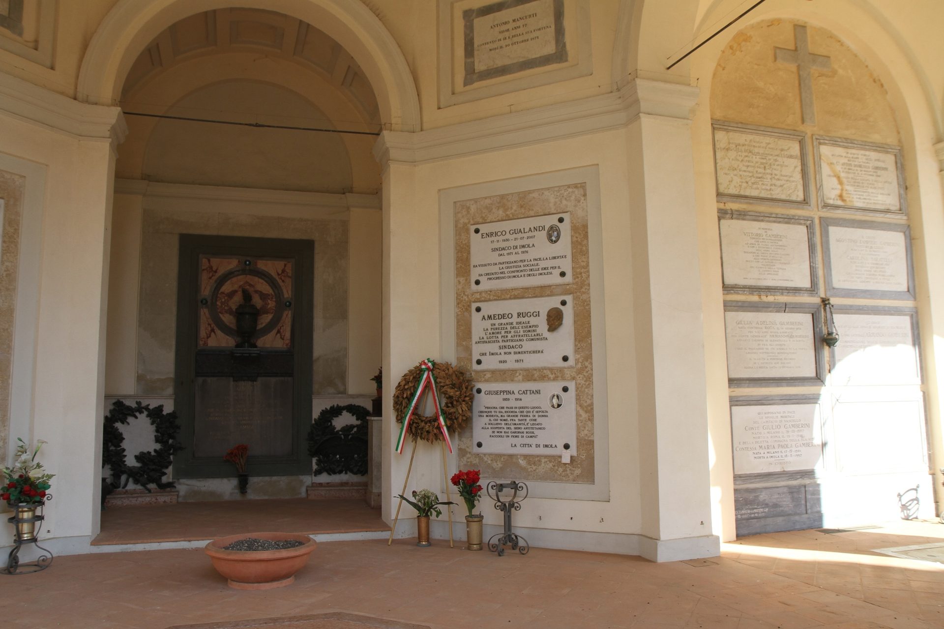 Giuseppina%20Cattani%27s%20tomb%2C%20Imola%20-%2002.JPG